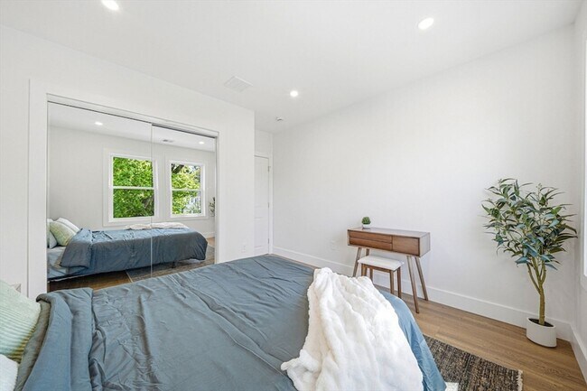 Building Photo - 54 Rangeley Rd