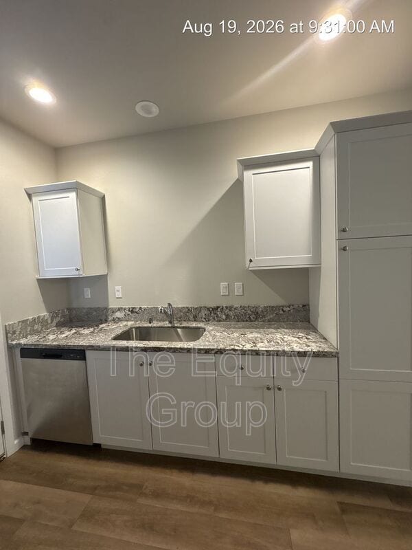 Building Photo - 410 S Summit St