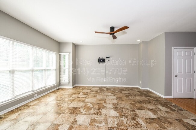 Building Photo - 404 N Sarah St