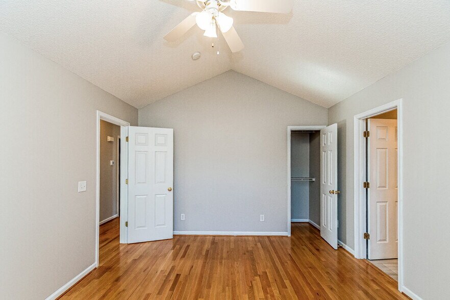 Building Photo - 1041 Blue River Farm Dr