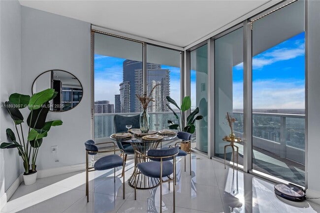 Building Photo - 900 Biscayne Blvd