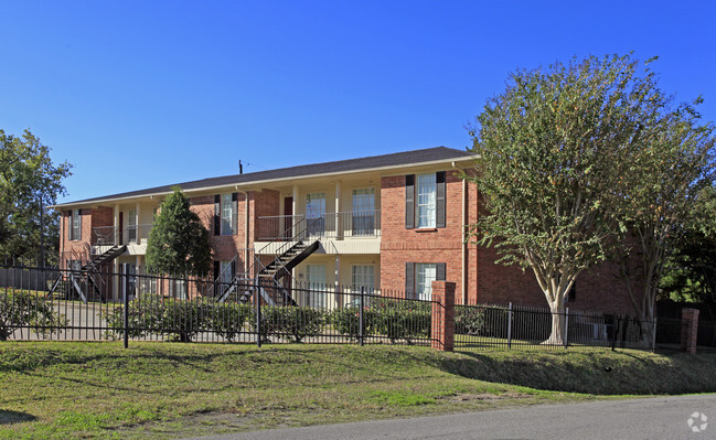 Primary Photo - Winston Chase Apartments