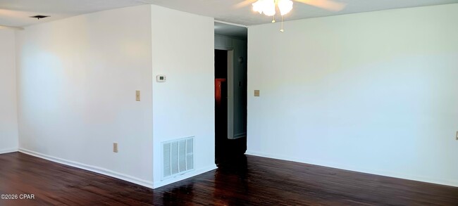 Building Photo - 648 N 9th Plaza