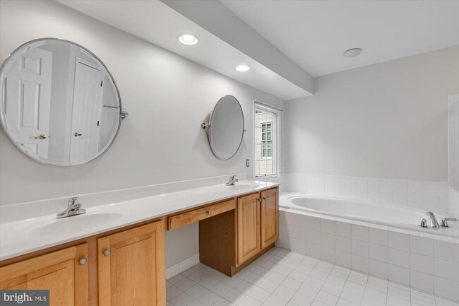 Building Photo - 427 Park Ave