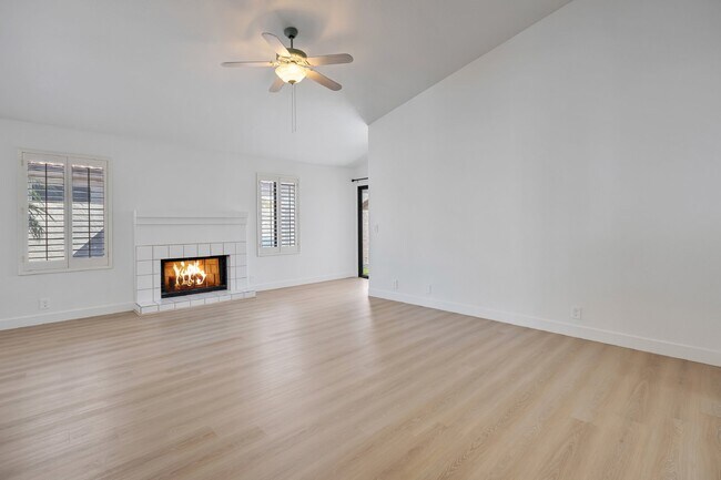 Building Photo - Beautiful home in gated community in Ahwatukee now available!