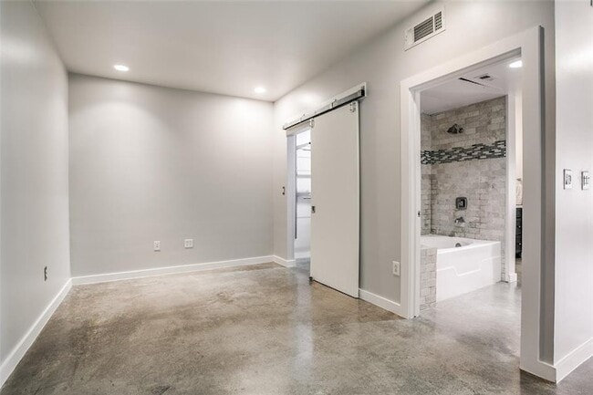 Building Photo - 1111 S Akard-2242