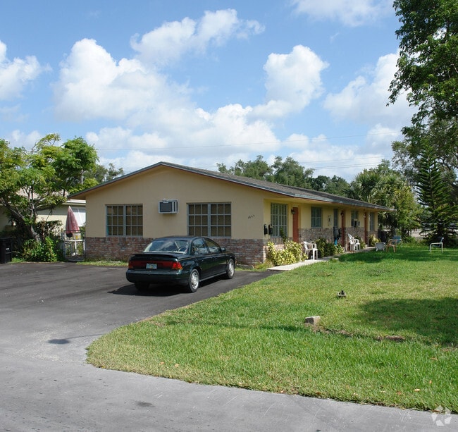 Primary Photo - 1645-1655 SW 30th St