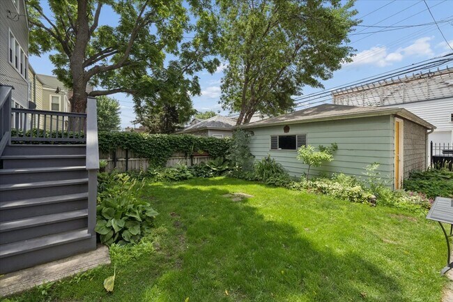 Building Photo - 3842 N Bell Ave