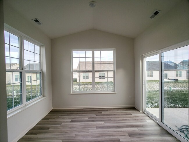 Building Photo - 14337 Clover Ave