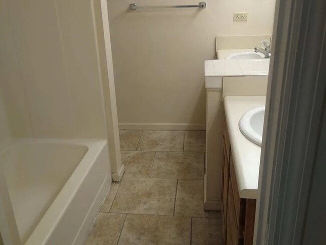 Building Photo - 815 Buena Vista Dr