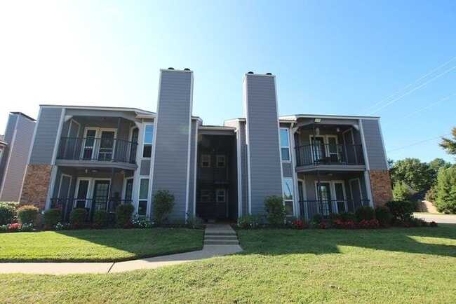 Primary Photo - Available! 1 Bed 1 Bath, Downstairs Unit a...
