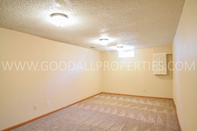 Building Photo - 3 Bedroom West Des Moines Home for Rent