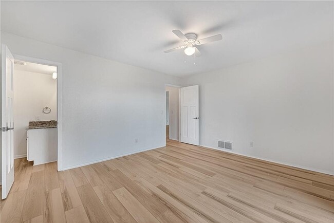 Building Photo - 14804 Dutchmans Dr