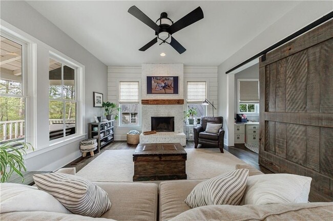 Building Photo - 1000 Loliver Ln