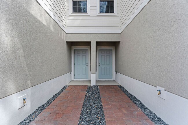 Building Photo - 2402 Mercury Wy