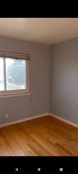 Building Photo - 215 Dennis Dr