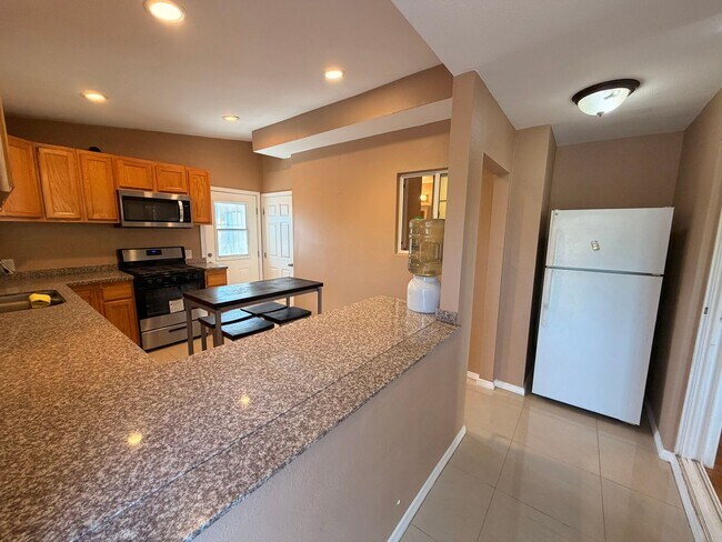 Building Photo - Unbelievable 4 Bed, 4 Bath House For Rent In Buena Park-Must See To Appreciate!