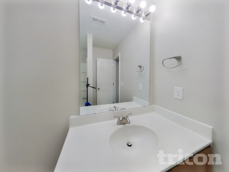 Building Photo - 4911 Magnasco Ln