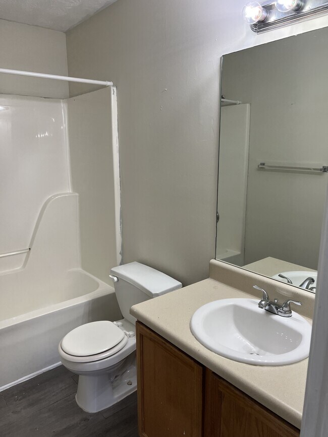 Building Photo - 5957 Sherwood Trace