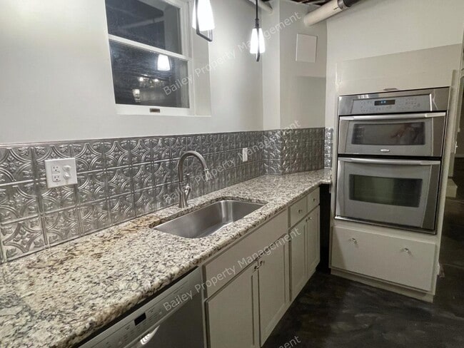 Building Photo - 1458 Cherokee Rd