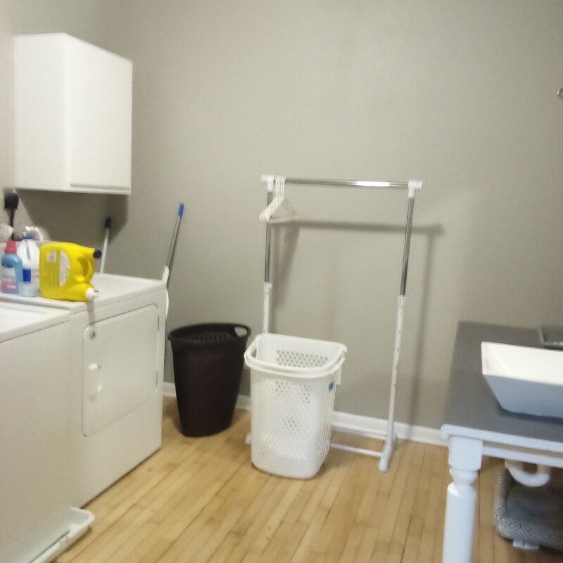 Building Photo - 1031 College St N