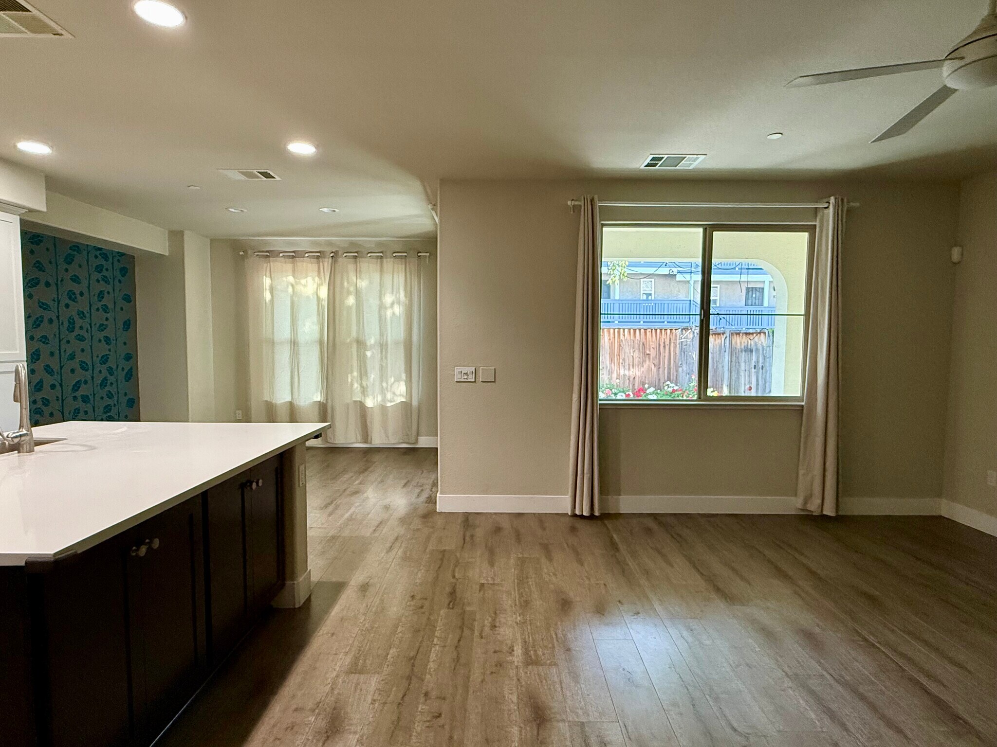 Spacious great room - 27 Rogers Ln