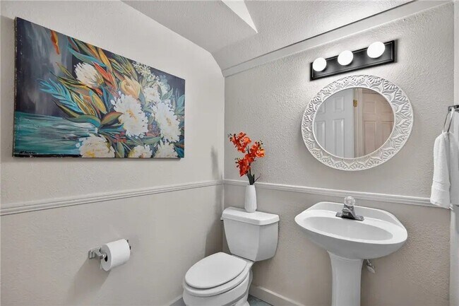 Building Photo - 4022 Wood River Dr