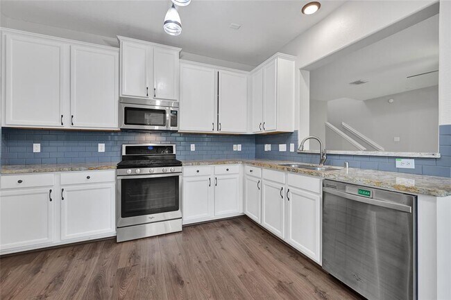 Building Photo - 26418 Richwood Oaks Dr