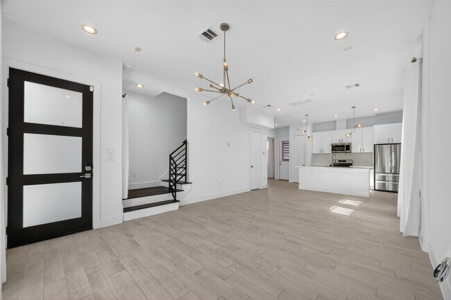 Building Photo - 1806 Schweikhardt St