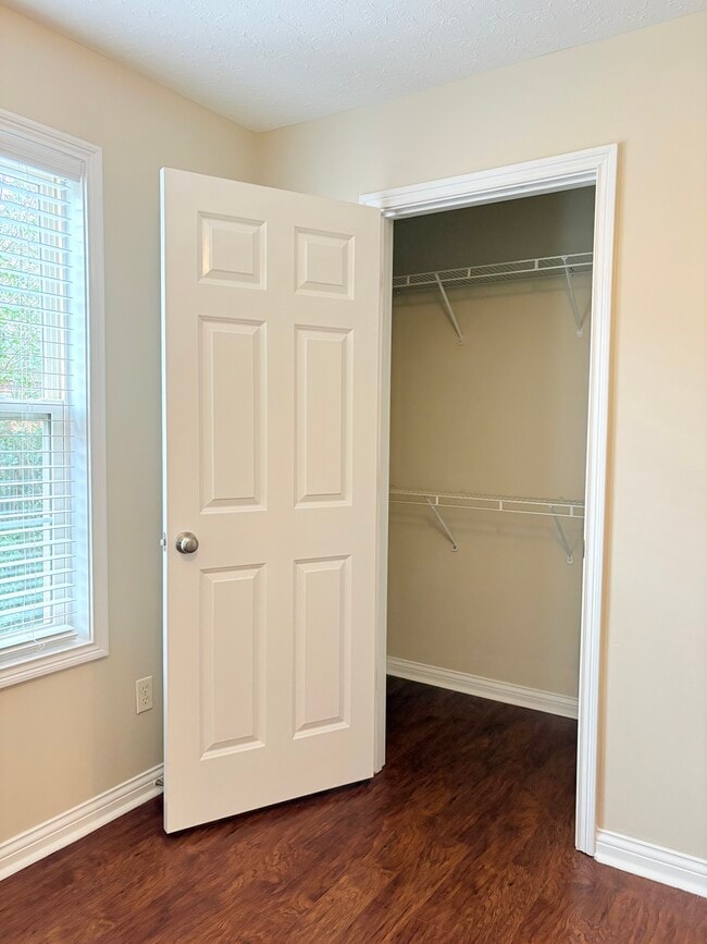 Building Photo - 338 Catalpa Cir