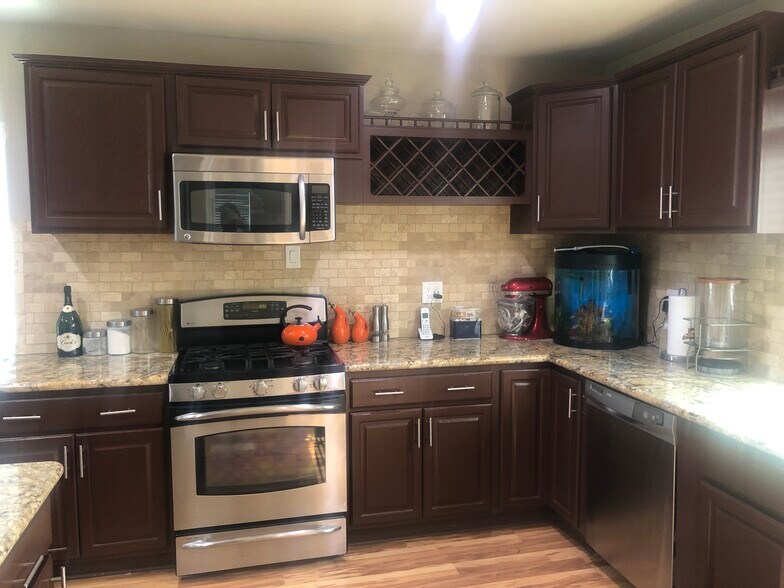 Kitchen - 1162 W 74th St