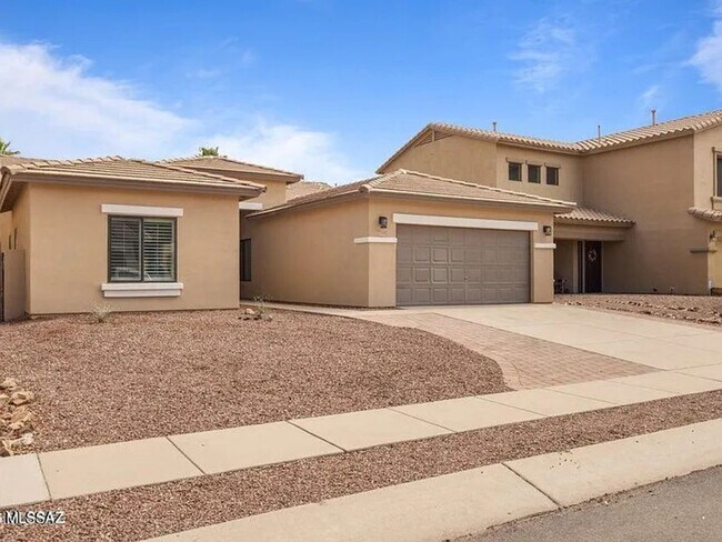 Building Photo - Spacious 3BR House in Sahuarita with Pool!