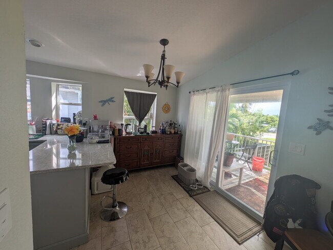 Dining - 504 Avenue E