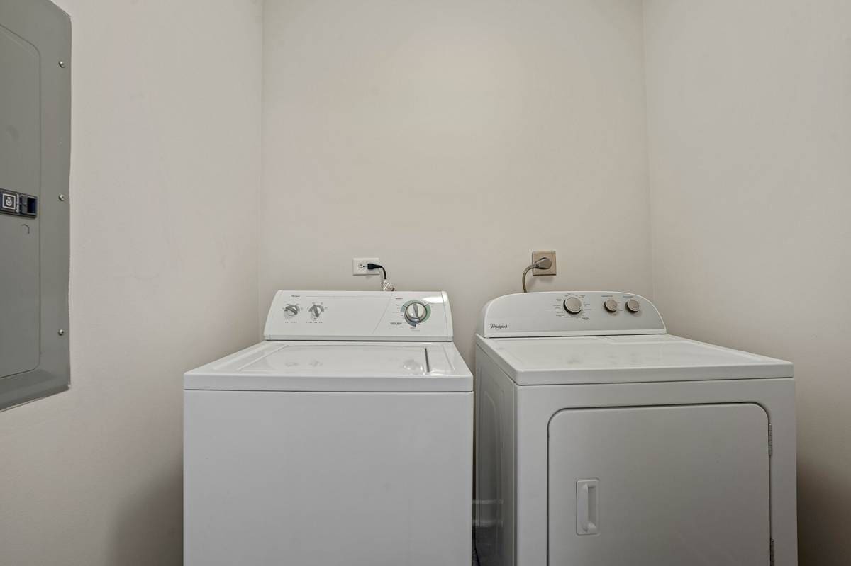 Building Photo - 1295 S Michigan Ave