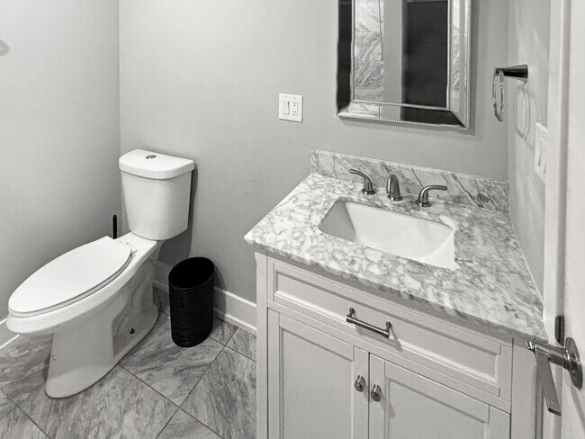 Building Photo - 1634 W Cermak Rd