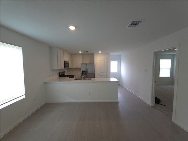 Building Photo - 26710 Sunrise Dr