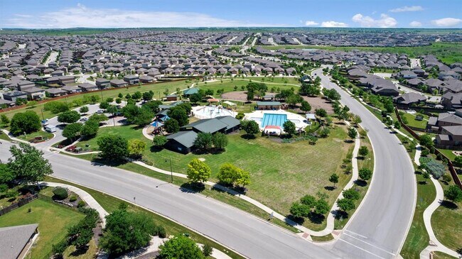 Building Photo - 497 Esperanza Dr