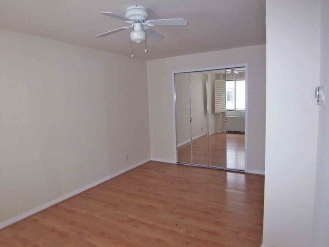 Building Photo - FOR SALE OR RENT-Centrally Located Dupont Circle 1 Bedroom Condo in the heart of it all! Utilitie...