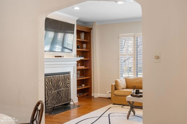 Building Photo - 476 St Clair Ave