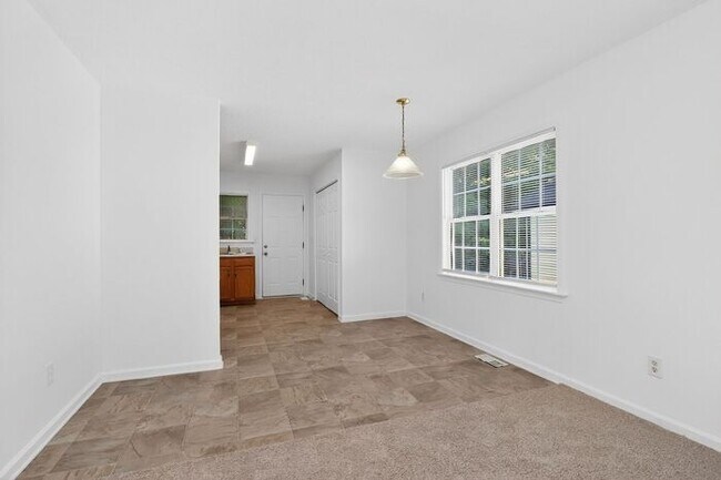 Building Photo - Well-Maintained 2BD/1BA Duplex in Concord, NC!