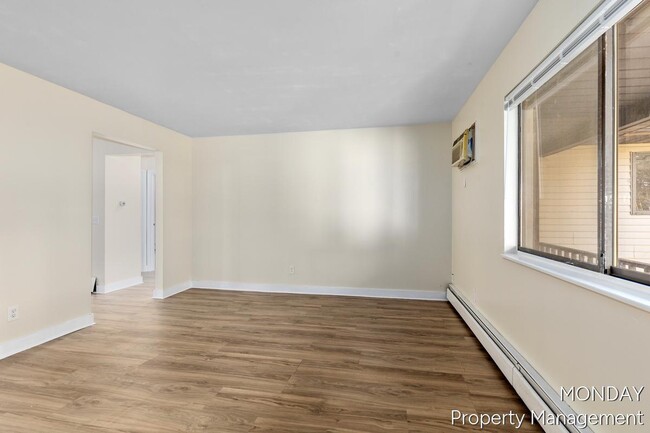 Building Photo - 143 Gaines St SE