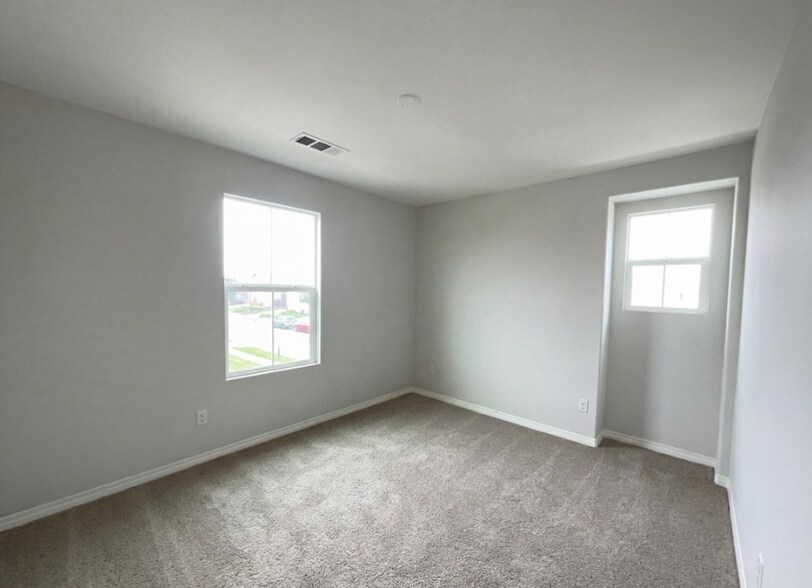 Building Photo - 27552 Gruber Dr