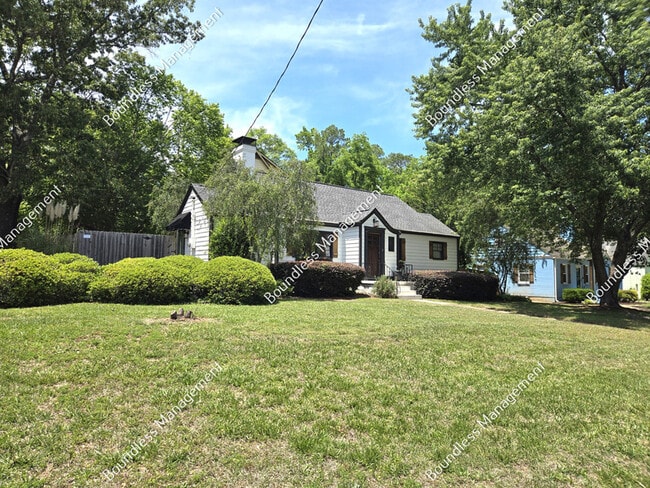 Building Photo - 2533 Sylvan Rd