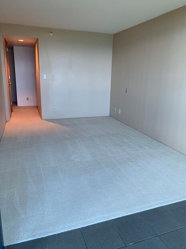 Building Photo - Luxury Unfurnished 2BR/2BA at Nauru Tower ...