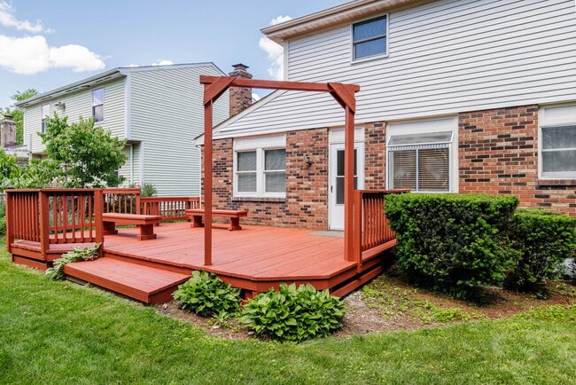 Building Photo - 8047 Simfield Rd