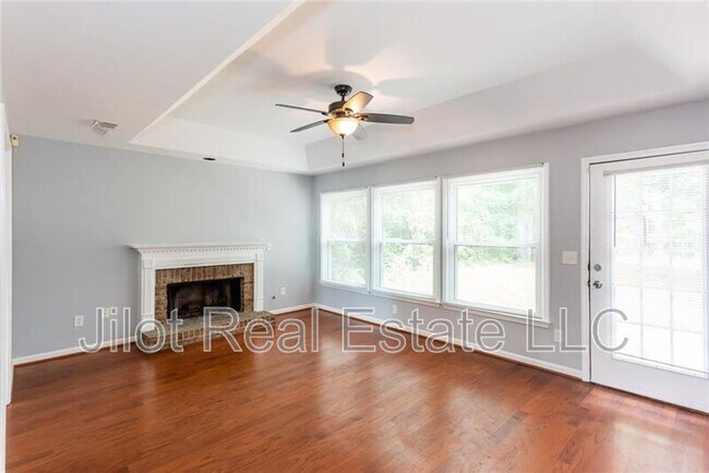 Building Photo - 483 Mountain Oaks Pkwy