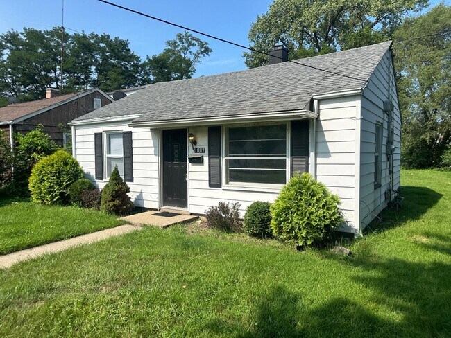 Building Photo - 1807 N Underhill St