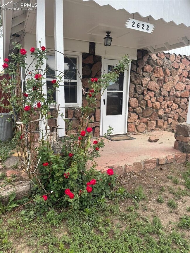 Building Photo - Centrally Located 1 Bedroom 1 Bathroom wit...