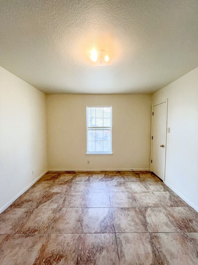 Building Photo - 2603 Edgefield St
