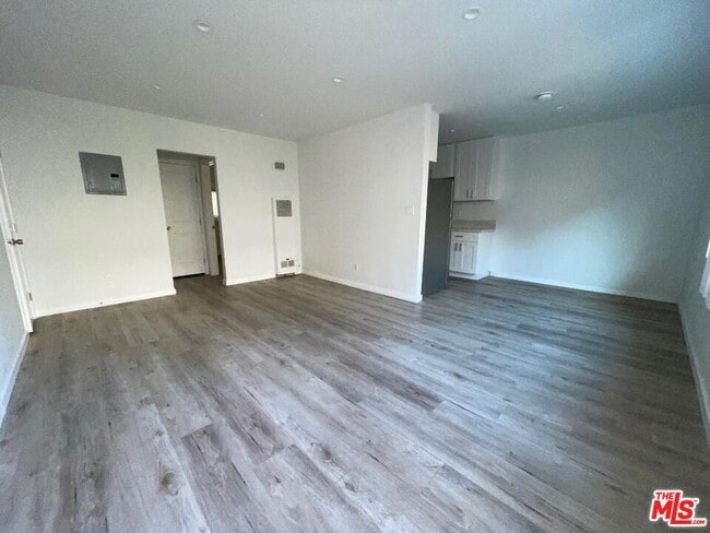 Building Photo - 417 N Ardmore Ave